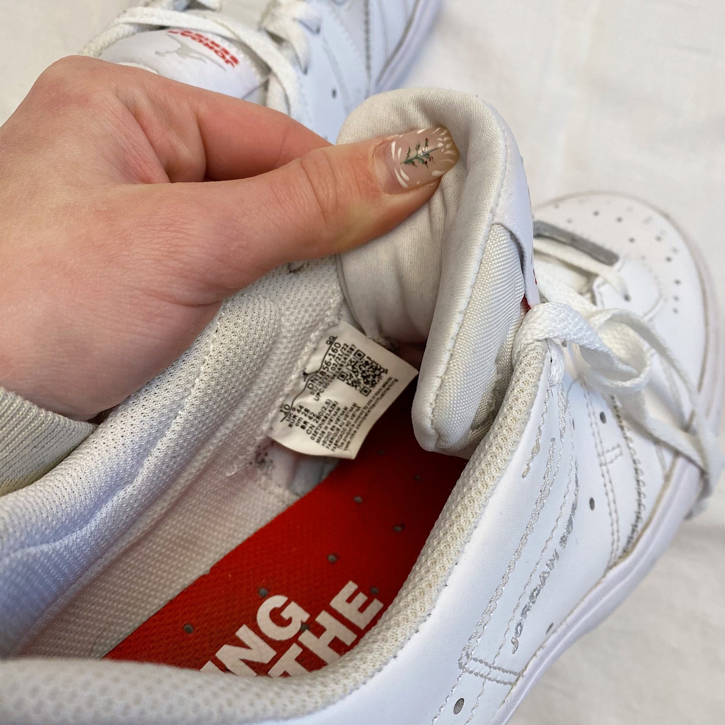 (10M) White Jordan Series ES