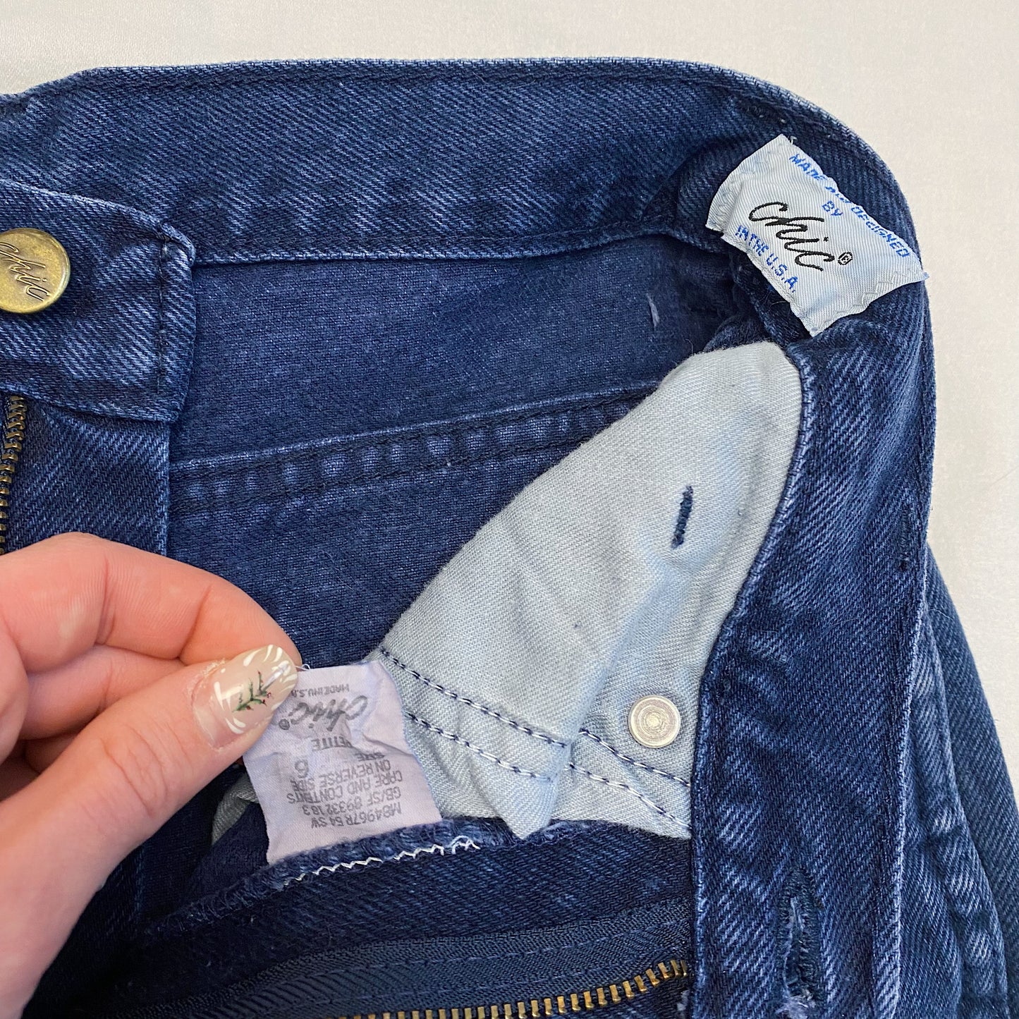 (26”) Vintage Distressed Jeans