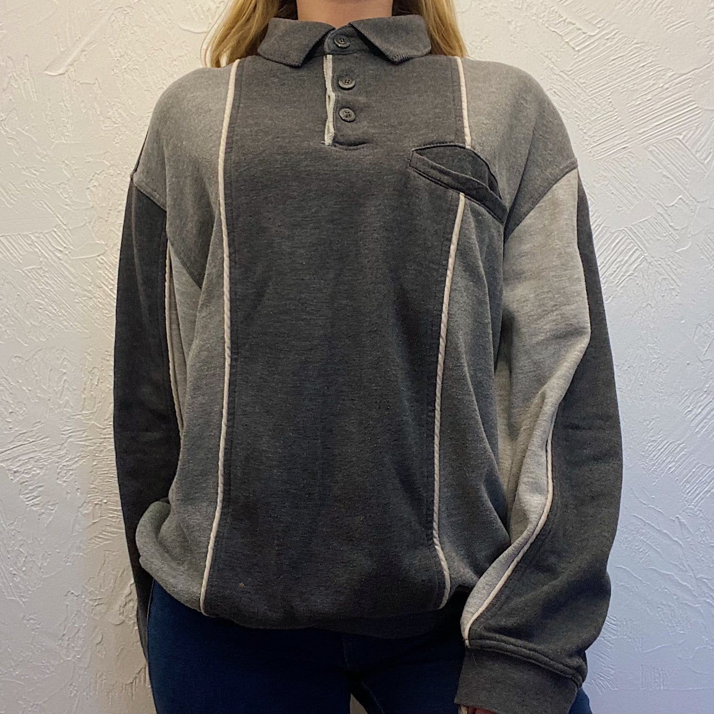 (L) Vintage Gray Sweatshirt