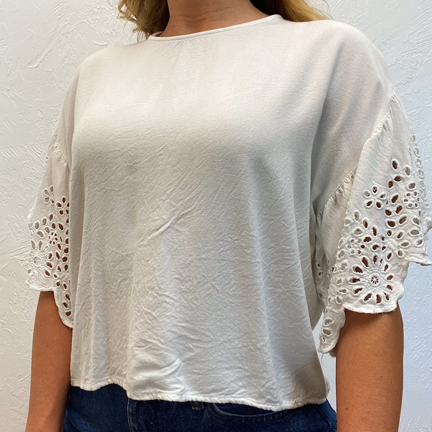 (L) White Eyelet Top